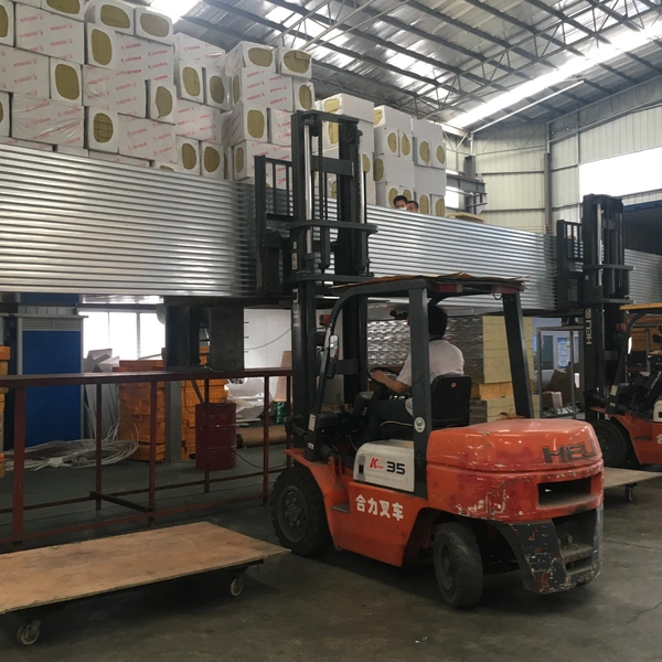 Pu Sandwich Roofing Panels 25mm Sandwich Panel Puf Wall Panel photo-4