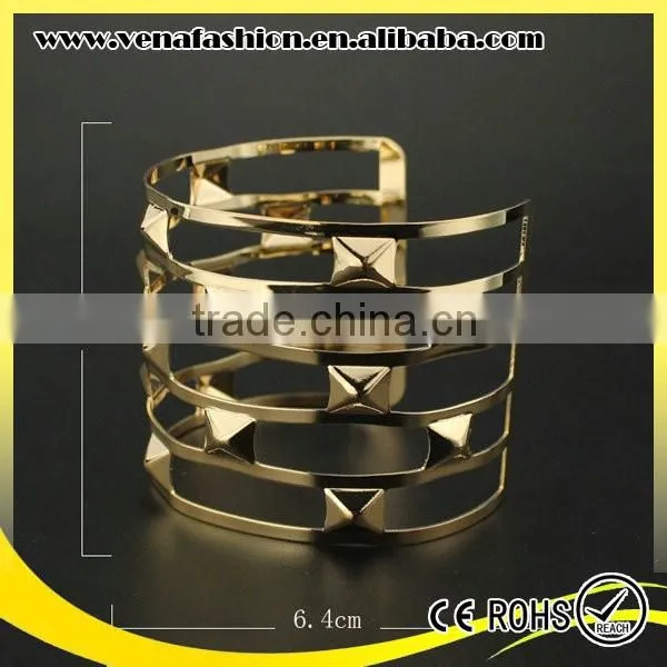 Europe Hollow Golden Free Sample Wide Cuff Bracelet photo-4