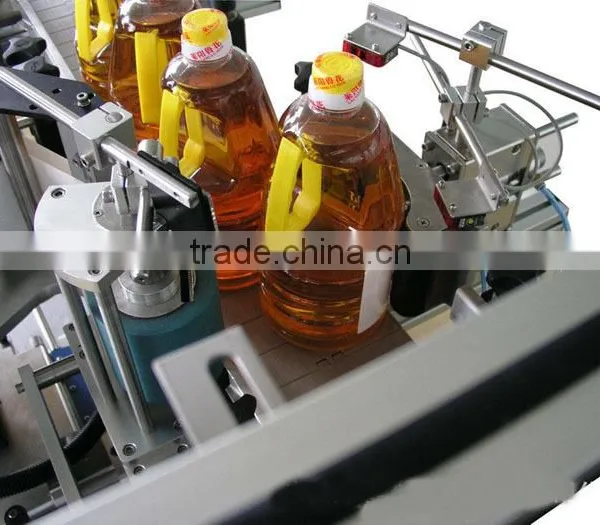 Semi Automatic Labeling Machine of Single Side Bottle Labeling Machine photo-2