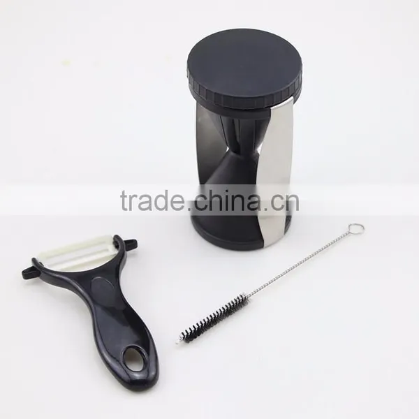 Stainless Steel Spiral Vegetable Slicer With Ceramic Peeler and Cleaning Brush Set photo-2
