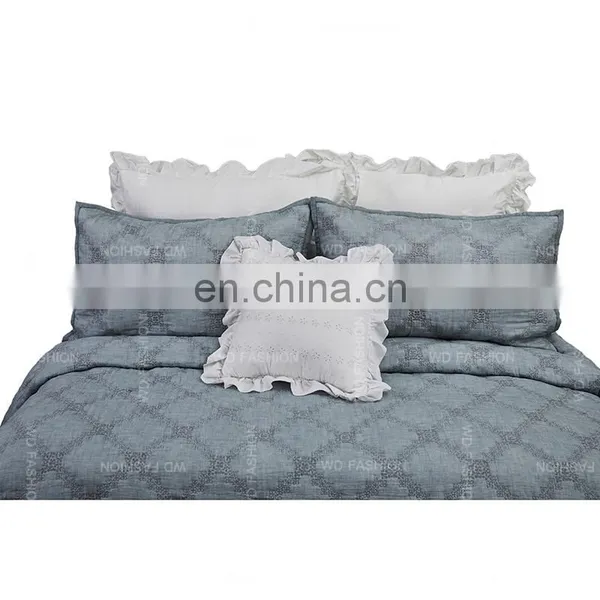 OEM ODM High Quality Bedding Set Bed Sheets Embroidered Velvet Duvet Cover photo-3