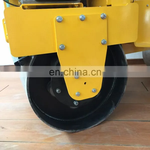 Chinese Double-drive Double-shock Hand-held Small Road Roller 1.5 Ton photo-5