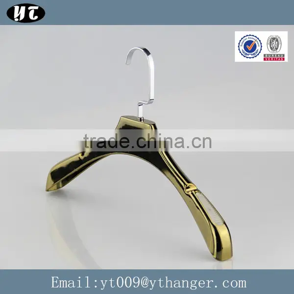 HA6832 Plastic Notched Non Slip Hanger Electroplated Coat Hanger photo-5