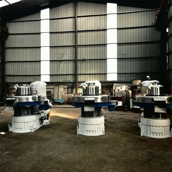 Wood Chips and Sawdust Pellet Machine, New Stainless Steel Feeding Hood Equipment With a Production Capacity of 2 Tons per Hour photo-2