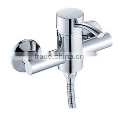 Chrome Bath Faucet Hot and Cold Water Tap photo-4