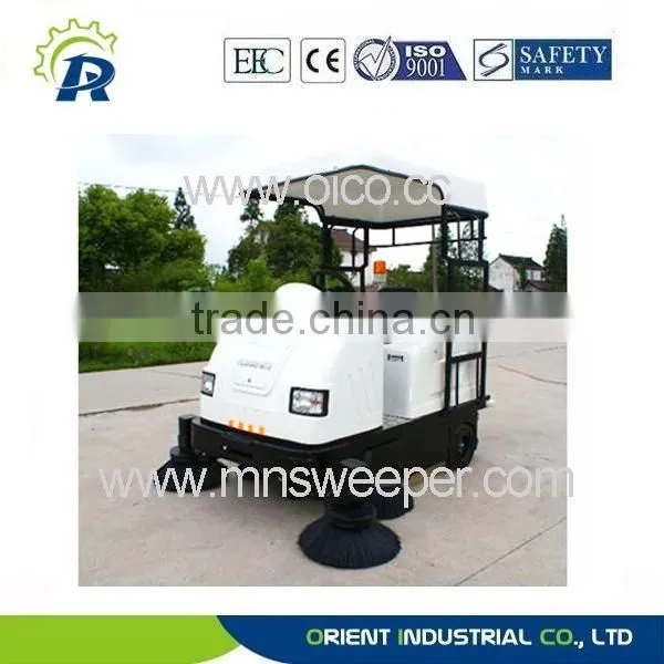 Strong Dust Inhale Capacity Riding Road Sweeper With Power Supply 36V photo-4