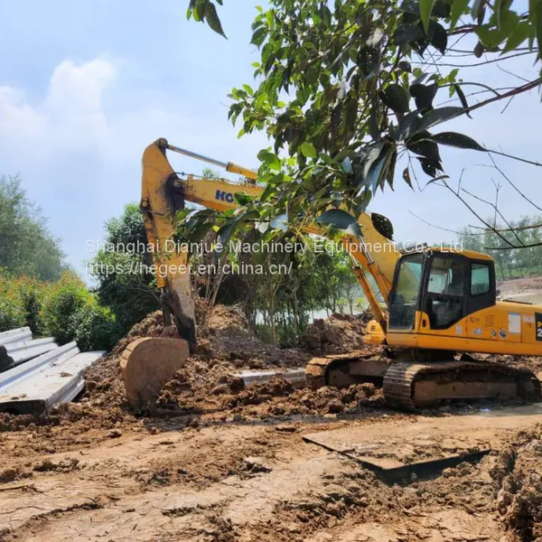 Used HYUNDAI 220 Excavator KOMATSU High Quality Tanzania photo-5