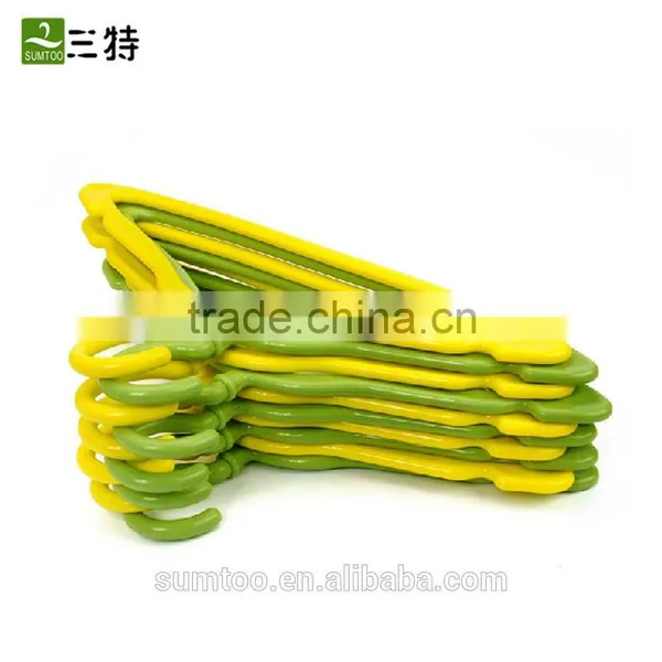 Eco-friendly Short Baby Plastic Clothes Hanger photo-4