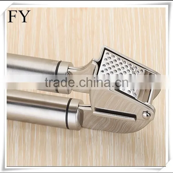 High Grade Factory Direct Sale Manual Garlic Press and Peeler photo-4