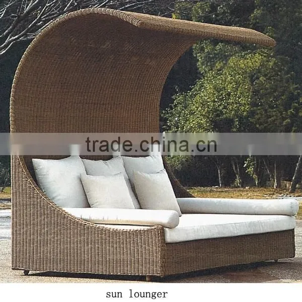 Modern PE Wicker Beach Sunbed photo-3