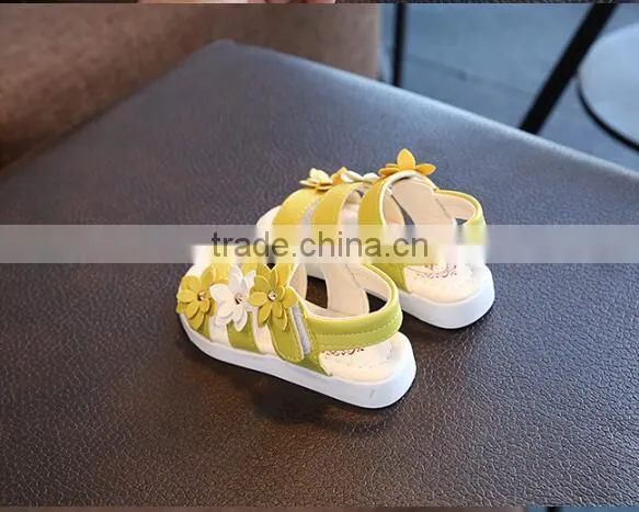 Zm35397a China Factory Cheap Kids Shoes Fashion Flower Sandals photo-4
