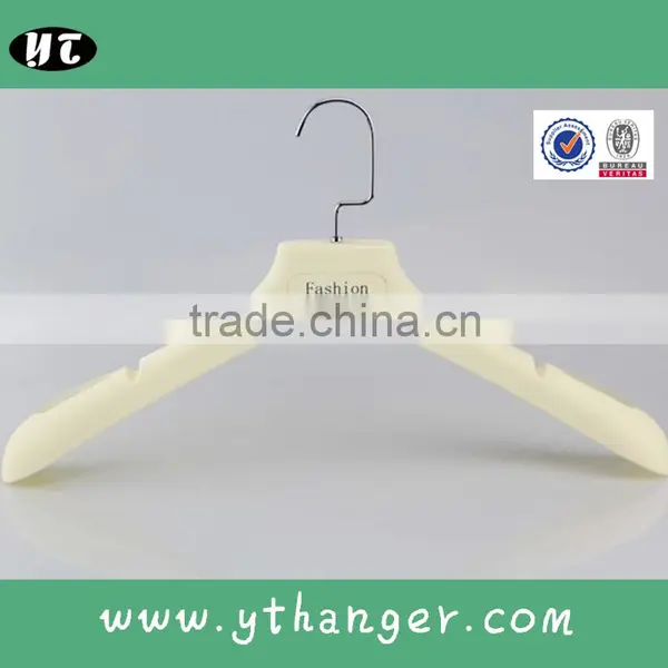 HA1423 Non Slip Plastic Clothes Hanger Rubber Coated Coat Hanger photo-4