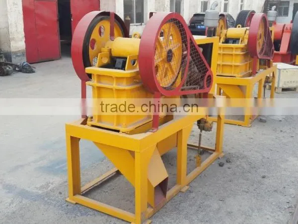 China Small Rock Diesel Engine Hot Sale Granite Mineral Jaw Crusher photo-3