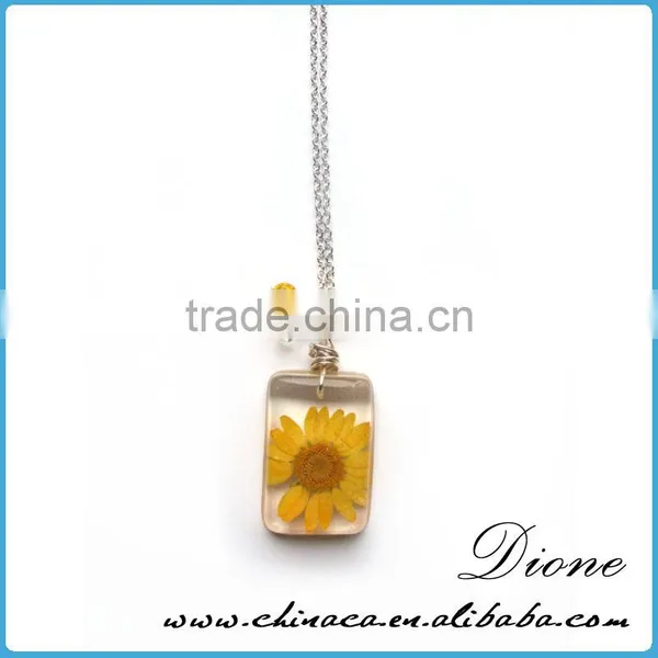 Wholesale Fashion Gifts Jewelry Pressed Real Natural Flower Alloy Resin Necklace photo-2