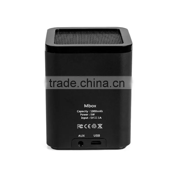 New Private Mold Fashion Super Bass Simple Style Bluetooth Speaker photo-3