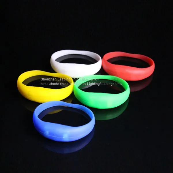 Silicon Motion Sensor Running Motive Sports Meeting Runner Wear Customized Logo Printing Led Flashing Wristband Armband photo-2