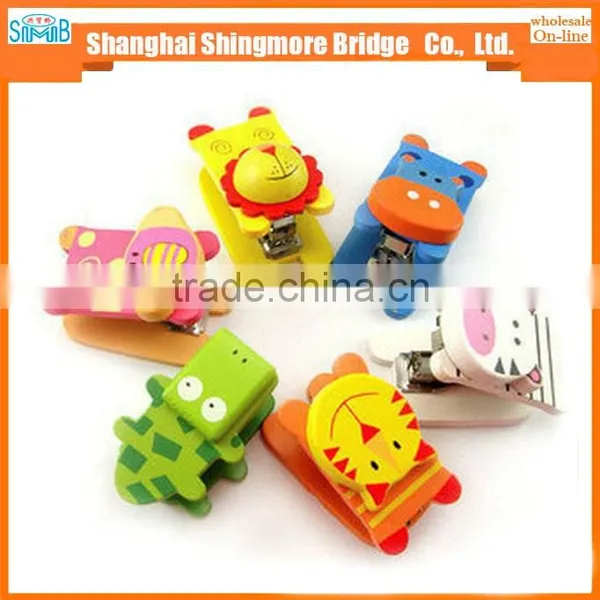 China Supplier Hot Sales Good Quality Cute Carton Wooden Stapler for Student photo-6