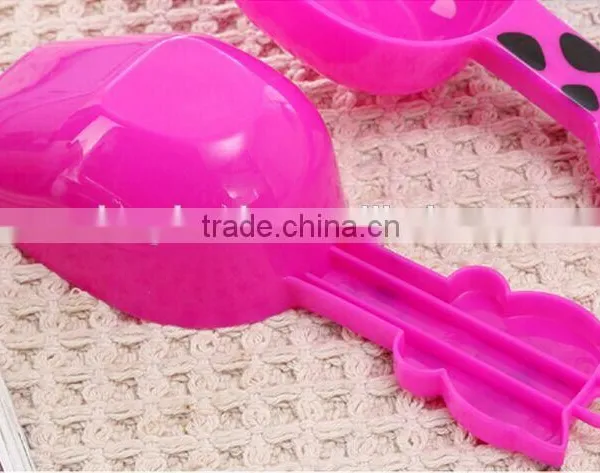 Lovely Plastic Little Pet Shovel for Cat and Dog photo-5