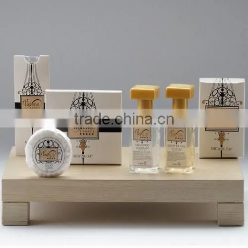 Customized packaging box disposable hotel amenities with plastic bottles