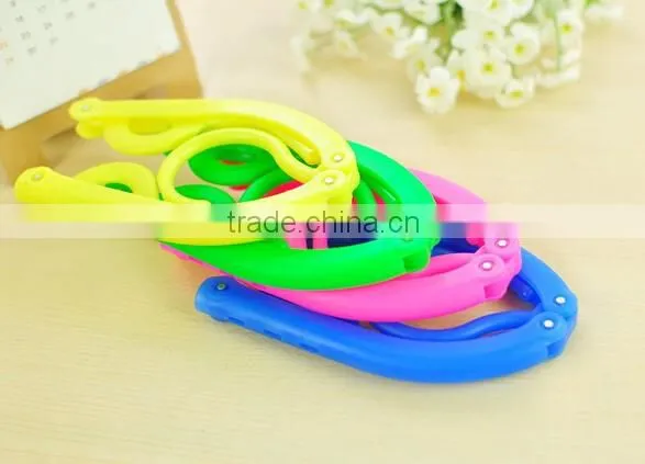 New Non Slip Hanger Portable Travel Plastic Shirt Clothing Holder Folding photo-4
