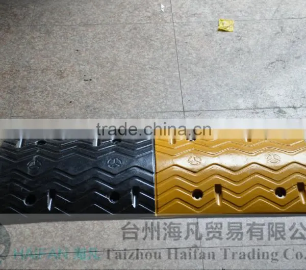 1000*380*50mm High Quality Traffic Road Speed Hump for Crossing/heavy Strength Rubber Speed Bump Used on Road for Safety photo-2