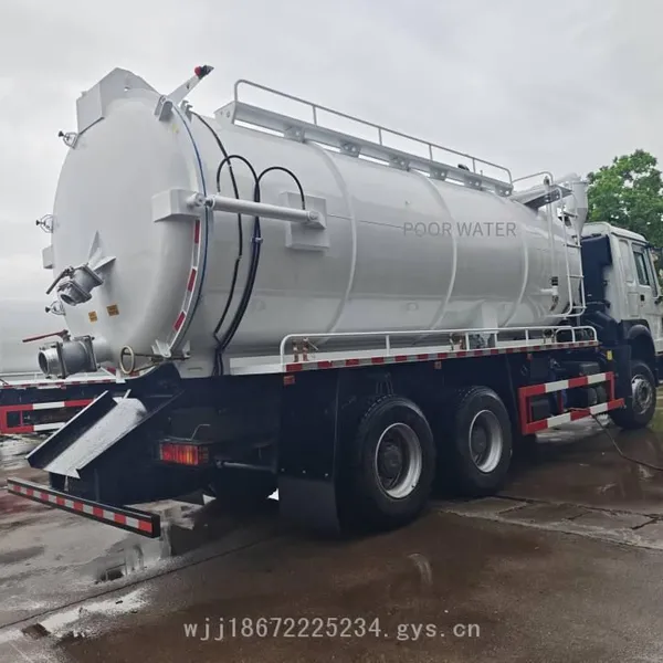 Sinotruk Howo 8x4 Rear Axle 371hp Export Type Sewage Suction Truck, 6x4 Right-hand Drive Vacuum Sewage Suction Truck photo-3