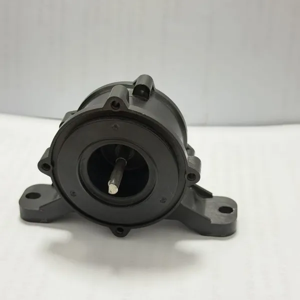 Base de montage de pompe à eau pour moteur de véhicule utilitaire IATF16949 PPA GF35 Injection automatisée d'insert d'arbre métallique Indonesia