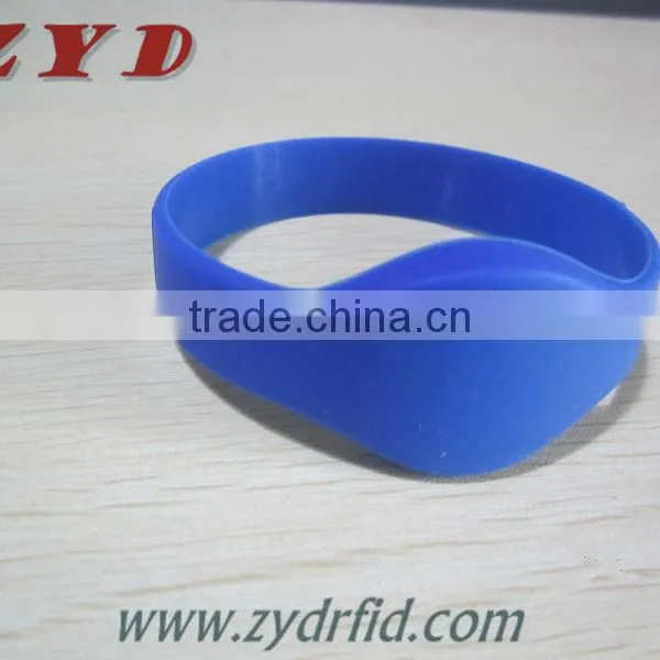 HIGTH QUALITY UHF RFID Waterproof Silicone Wristband photo-4