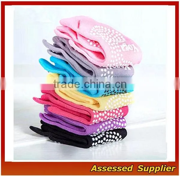 WH-131 Hot Sale Cotton Barre Cozy Sports Yoga Sock, Custom Made Logo Indoor Women Sport Pilates Socks photo-4