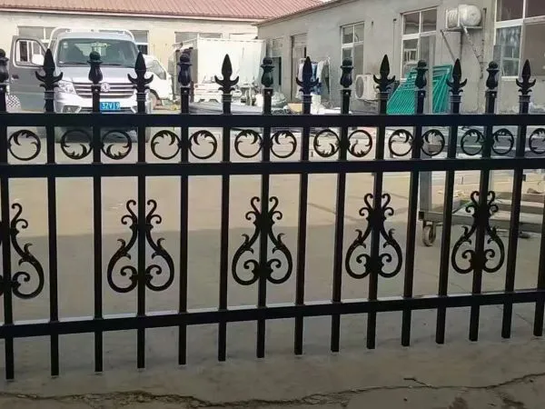 Easy-to-Assemble Outdoor Garden Fence - 2m High Zinc Steel Courtyard Guardrail With Trellis photo-3
