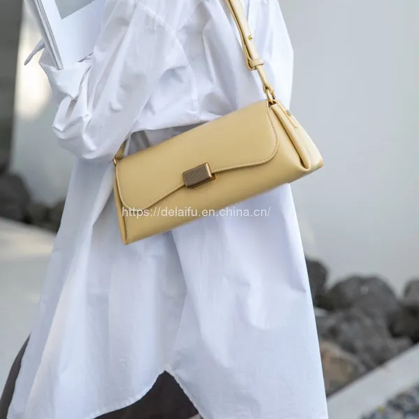 Female Classic Retro Leather Small Square Bag Single Shoulder Underarm Bag photo-5