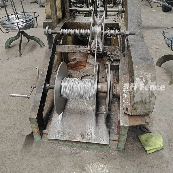 500-Meter Steel Barbed Wire Roll for Railway Applications Razor Wire Product photo-5