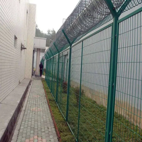 Anti-climbing Isolation Nets for Airports, Protective Nets for Rivers and Reservoirs, U-shield Quality-guaranteed Thickened Y-shaped Column Guardrails photo-2