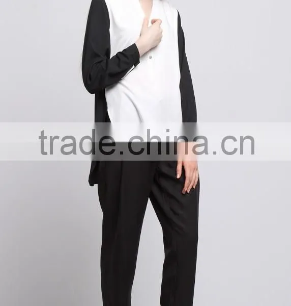 Black and White Woman Winter Blouse photo-2