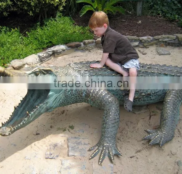 Customed Modern Garden Sculpture Bronze Outdoor Alligator Statue photo-2