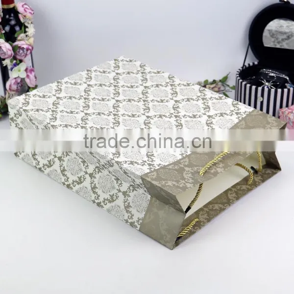 Custom Design Logo Printed Shopping Bag With Handle Gift Bags With UV photo-3