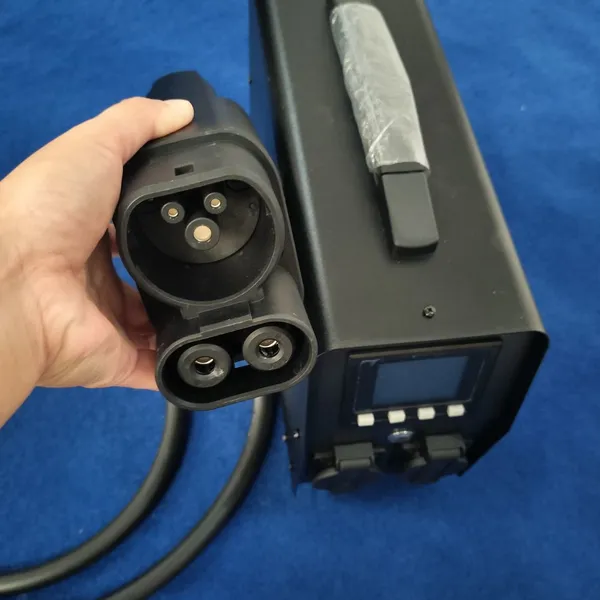 European Standard CCS TYPE-2 Plug Tesla New Energy Vehicle Discharge Gun External Discharge Outdoor Discharge Device 5KW 220V photo-4
