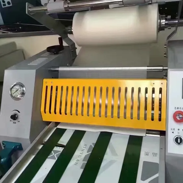 Shanghai Xiangbao XB-V20TS Hydraulic Automatic Laminating Machine (with Perforated Slitting Knife, Rolling Device) photo-4
