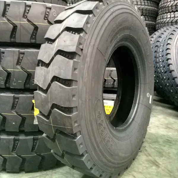 ROLLMAX RUBBER TRUCK TYRE 8.25R16LT