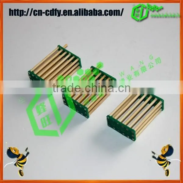 Bamboo And Plastic Bee Queen Cage photo-2