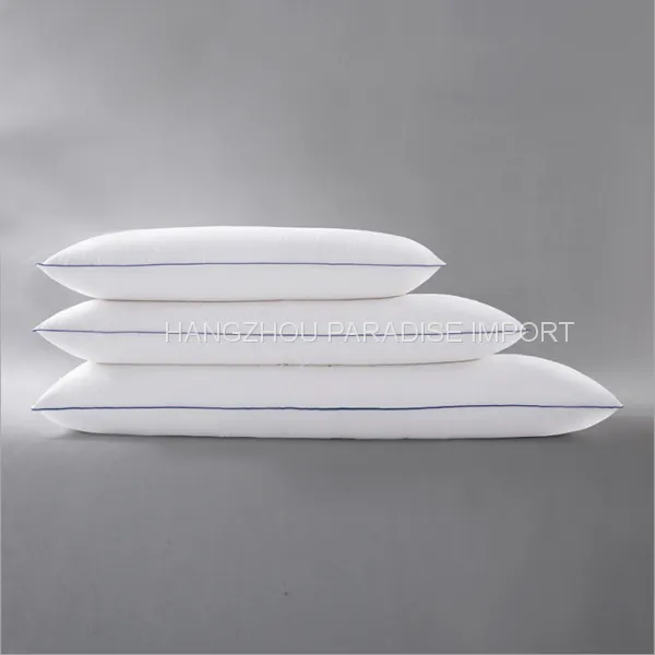Different Sizes of White Pillows in Stitched With Piping for Hot Sale