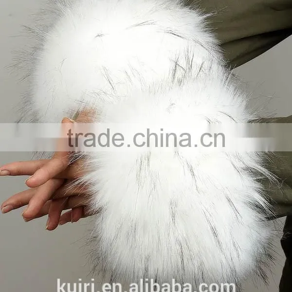 Factory Supply High Quality Extra Large Faux Fur Fox Fur Cuff Oversleeps Hand Ring Wristiest Gloves photo-2
