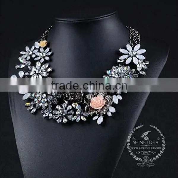 High Quality Vintage Rhinestone Flower Chunky Statement Necklace Tin Alloy Fashion Women Pendant Necklace 6390078 photo-3