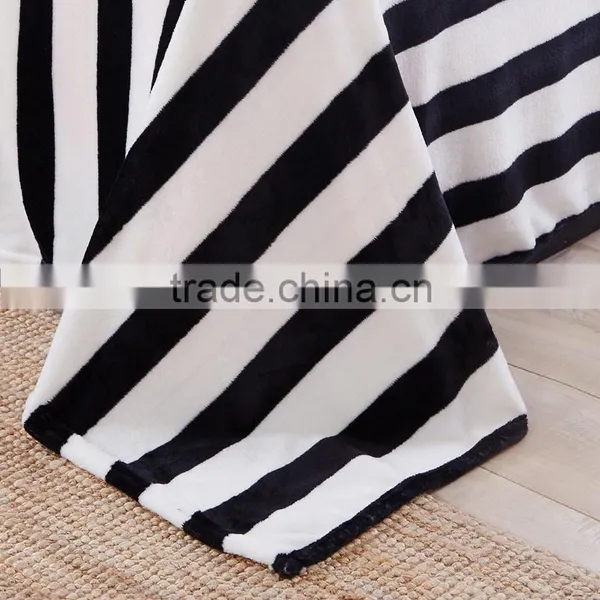 China Manufacturer White and Black Duvet Cover Sets Stripe Printed Wholesale Quilt Cover Set photo-2