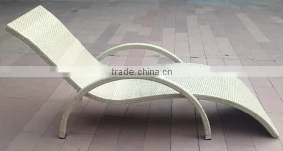 Anti-UV Easy Keep French Woven Rattan Sun Bed