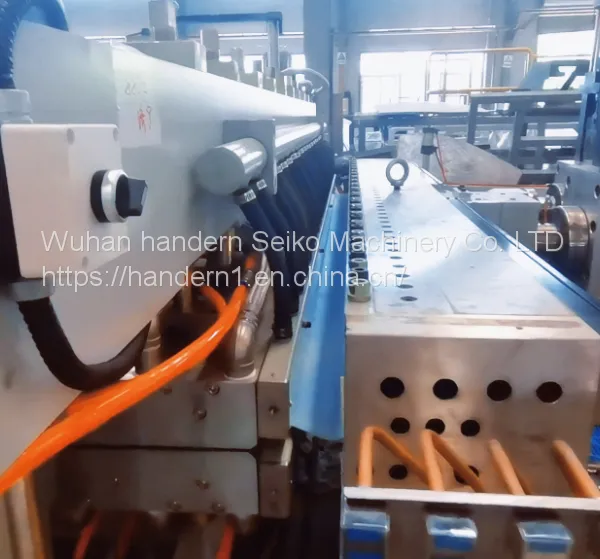 Does Fruit Packing Box Use Hollow Board Material?