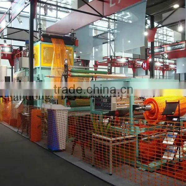 Plastic Machine PE Safety Fence Machine photo-2