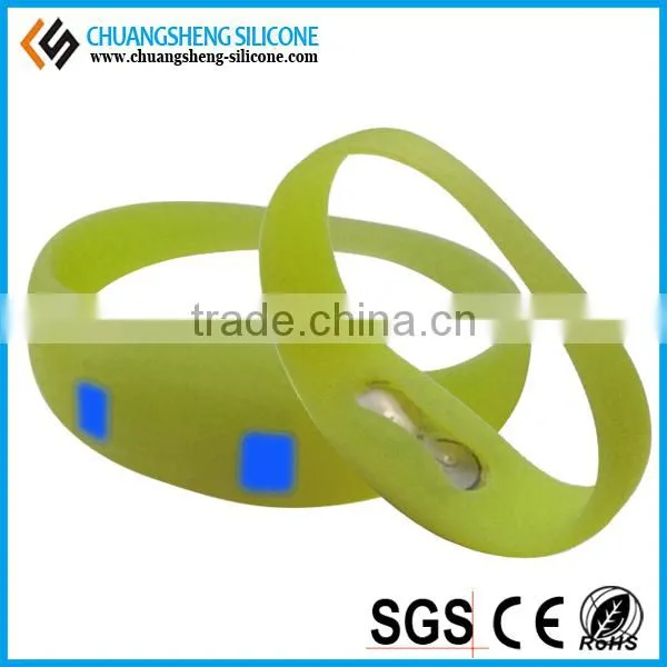 Factory Price Fashion LED Silicone Wrist Bracelet photo-5