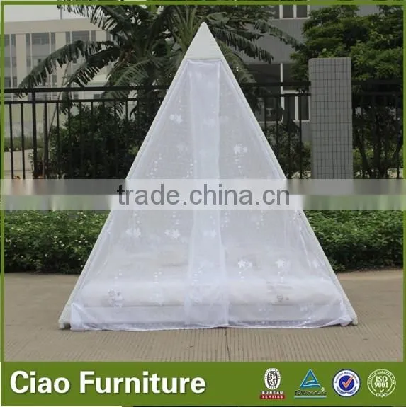 Outdoor Arabian Style Sun Bed Rattan Daybed With Gauze Shade photo-3