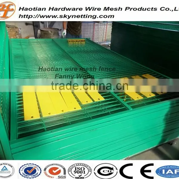 Pipe Frame Colorful Powder Coated Welded Wire Mesh Temporary Fence photo-5